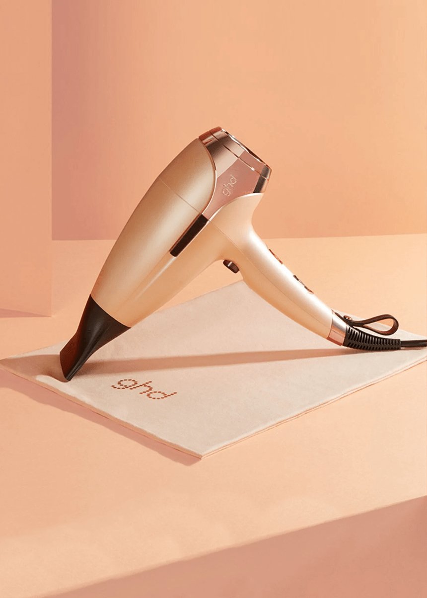 Sèche-cheveux Hélios GHD : l'outil ultime pour des cheveux sublimes - Salon Coralie Aumaitre